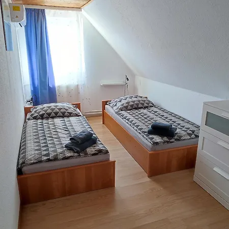 Aranyharmat Apartmán *